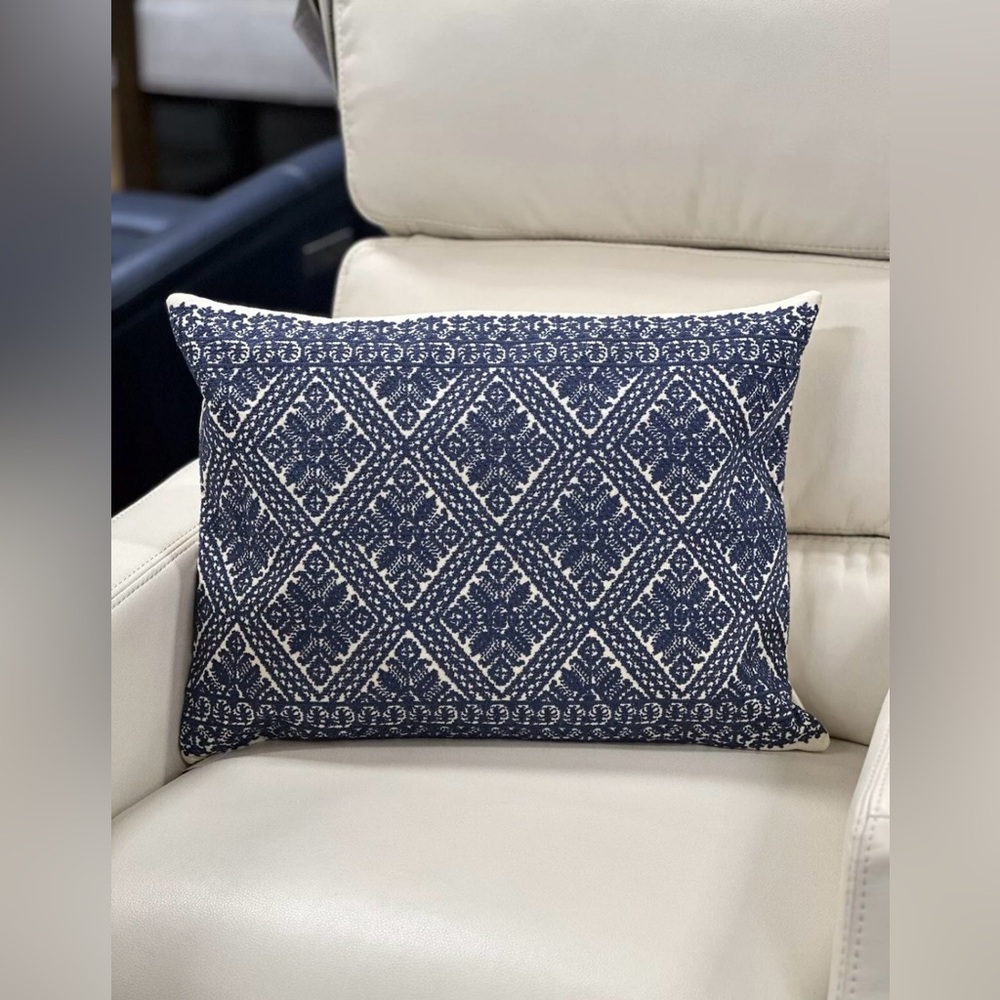 NEW RALPH LAUREN HOME EMBROIDERED CHINOISERIE THROW PILLOW BLUE & CREAM 15 X 20